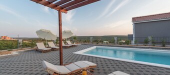 Modern 4 BD villa with heated pool for up to 8 guests near Zadar