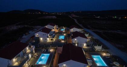 Moderne 4-Schlafzimmer-Villa mit beheiztem Pool für bis zu 8 Gäste in der Nähe von Zadar