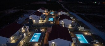 Modern 4 BD villa with heated pool for up to 8 guests near Zadar