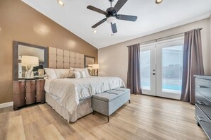 3 slaapkamers, een kluis op de kamer, een bureau
