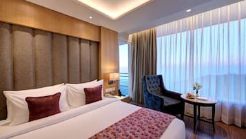 Premium Room, 1 King Bed, Balcony, Valley View