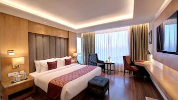 Premium Room, 1 King Bed, Balcony, Valley View