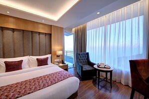 Chambre Premium, 1 très grand lit, balcon, vue vallée