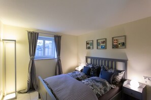 2 habitaciones, tabla de planchar con plancha y cuna de viaje 