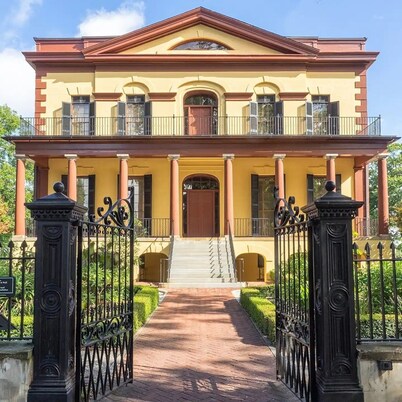 Private Getaway in the Heart of Columbia!