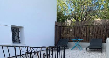 Quiet apartment with beautiful terrace