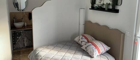 1 chambre, fer et planche à repasser, Wi-Fi, draps fournis