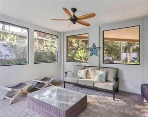 Terrace/patio - Great family vacation home close to the beach, shops and restaurants (Hilton Head Island)