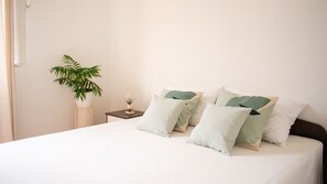 2 bedrooms, iron/ironing board, free WiFi, bed sheets