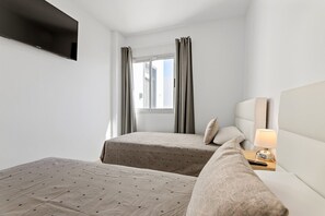 3 slaapkamers, een strijkplank/strijkijzer, gratis wifi, beddengoed