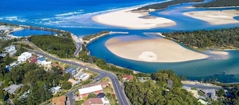 OCEAN RETREAT - your next holiday and appreciate the views and the style!