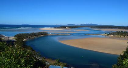OCEAN RETREAT - your next holiday and appreciate the views and the style!