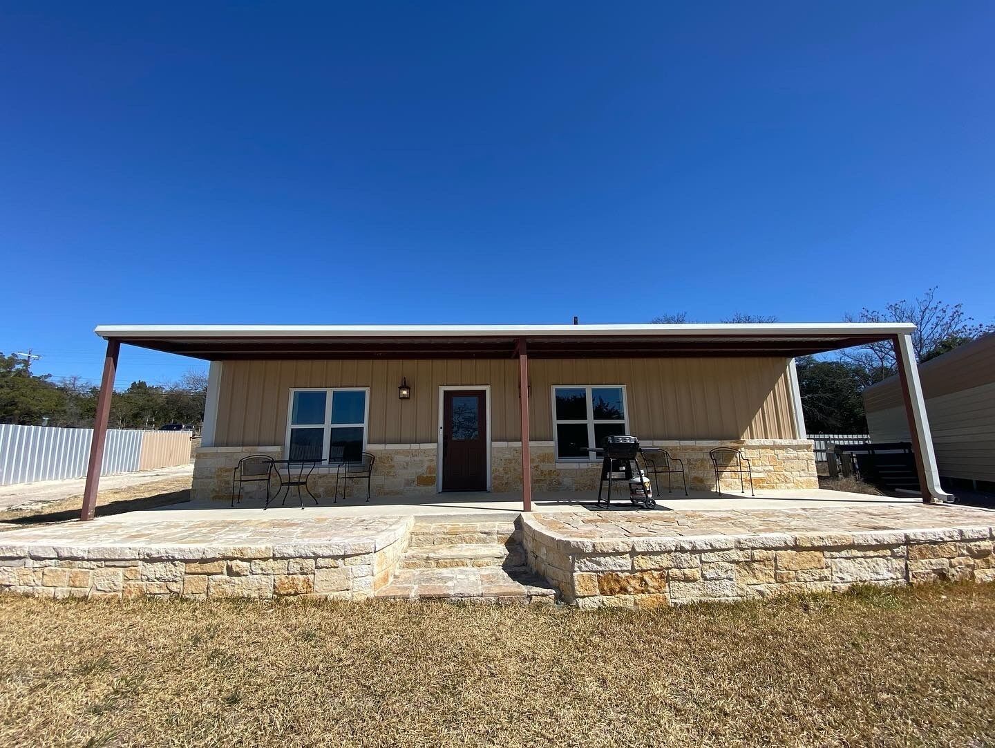 Bandera’s Barndominium ~ Sleeps 8 ~ Close to Downtown