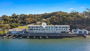 Exterior - Quayside -Bring the boat, tie it up at your own private jetty. (Nambucca Heads)
