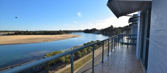 Stay by water on Wellington Drive, surrounded by serenity and scenery!