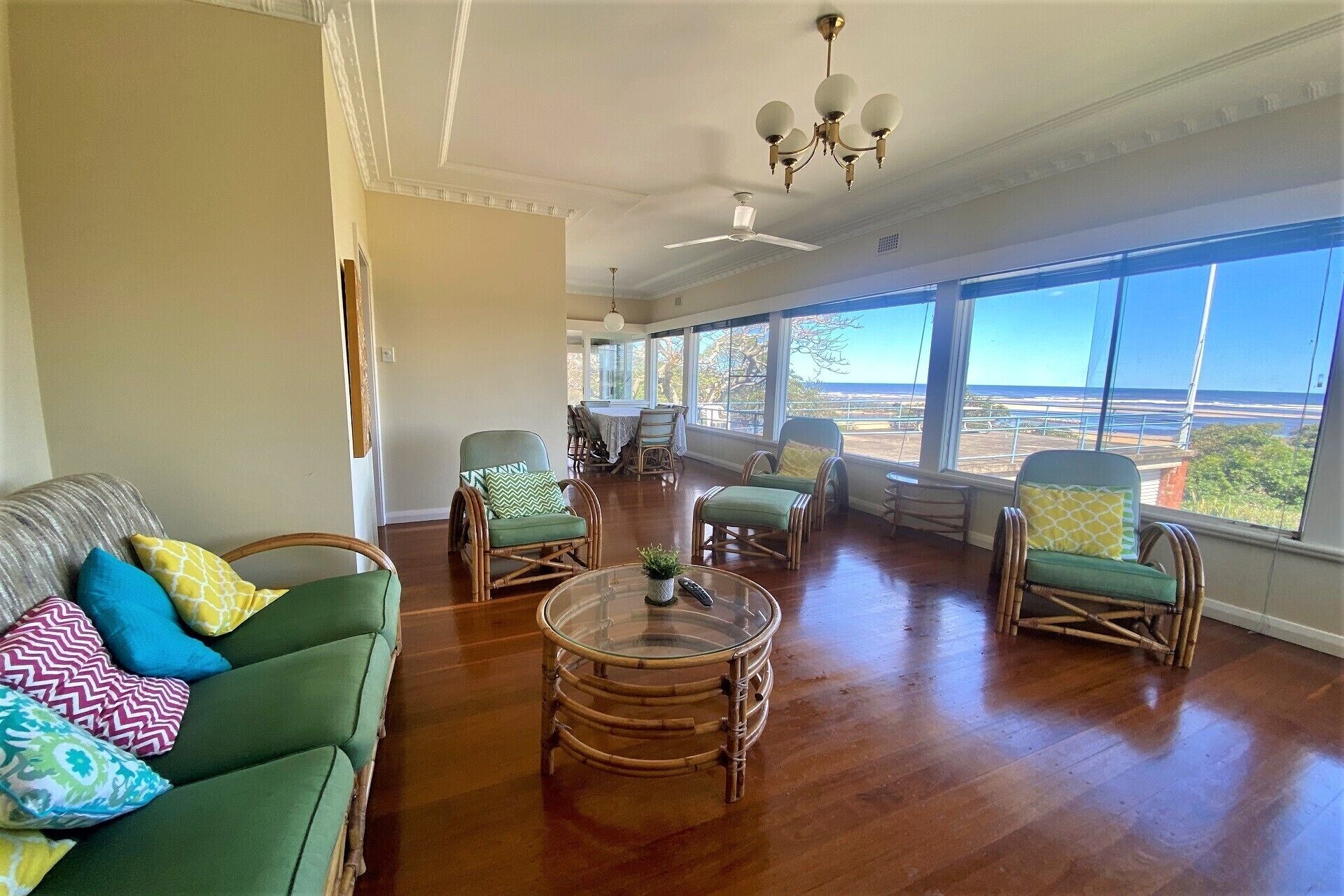 Älytelevisio, takka, DVD-soitin