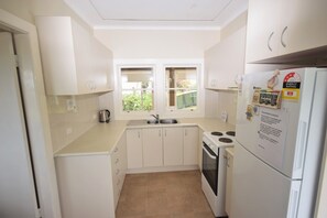 Fridge, microwave, oven, stovetop - THE OUTLOOK - your next holiday destination, breathtaking water views! (Nambucca Heads)