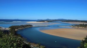 Beach nearby - THE OUTLOOK - your next holiday destination, breathtaking water views! (Nambucca Heads)