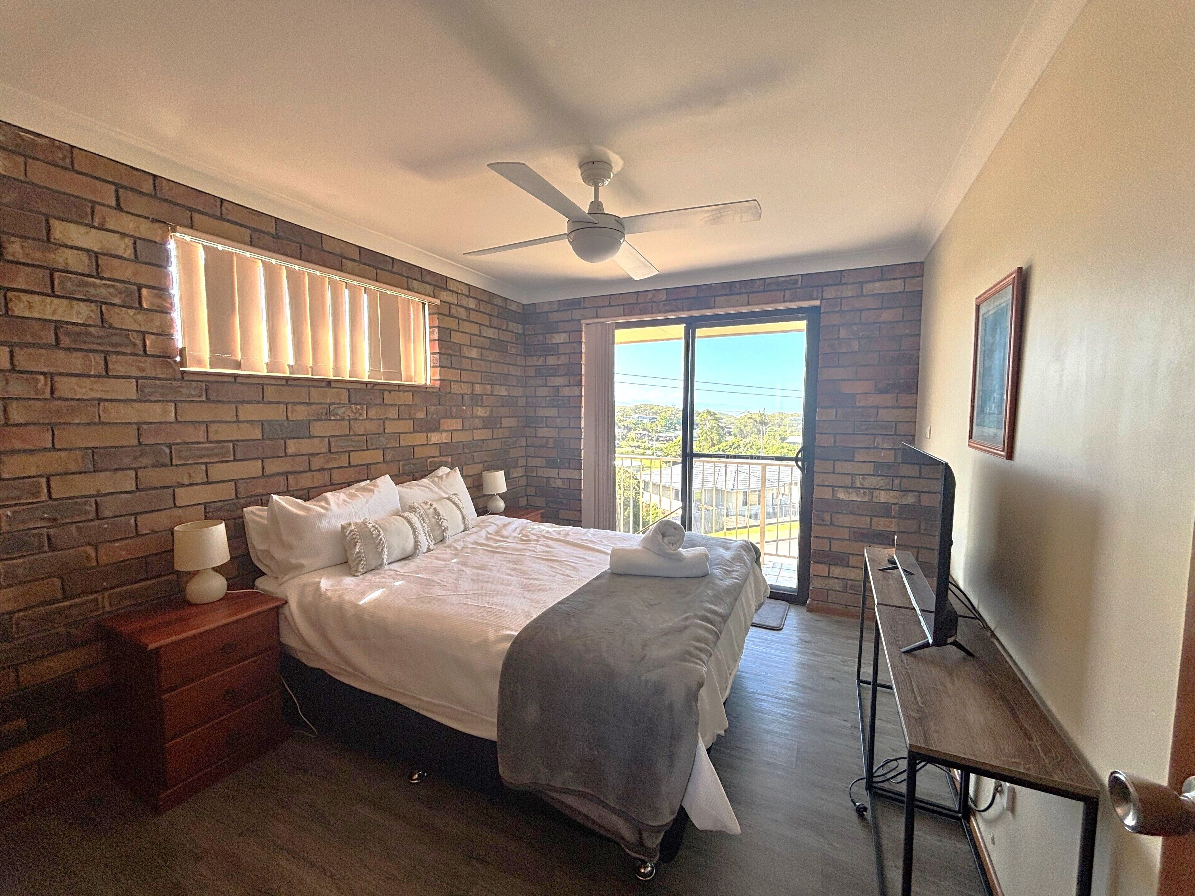 3 bedrooms, bed sheets