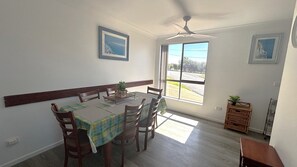 Dining - Seamist - Make Seamist your holiday destination in the beautiful Nambucca. (Nambucca Heads)