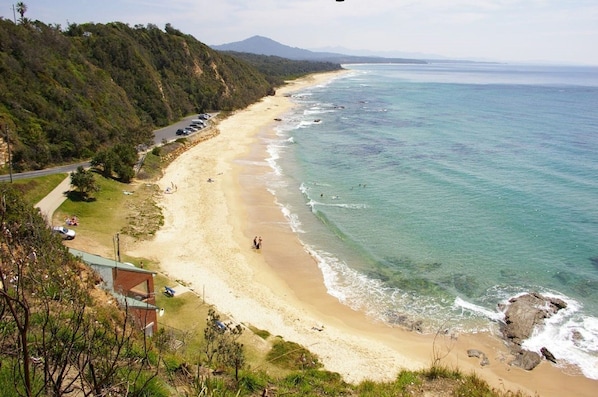 Una spiaggia nelle vicinanze