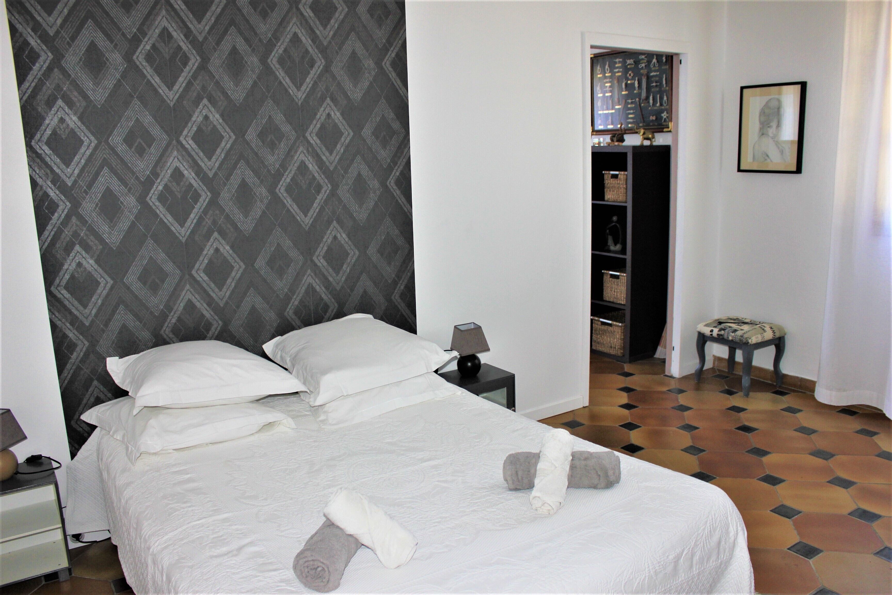 2 chambres, fer et planche à repasser, lit parapluie, Wi-Fi gratuit