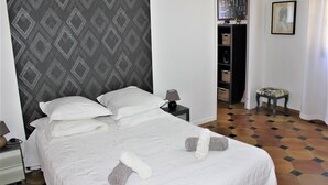 2 soverom, strykejern/-brett, reiseseng for barn og wi-fi (inkludert)