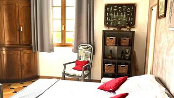 2 habitaciones, tabla de planchar con plancha y cuna de viaje