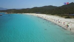 Una spiaggia nelle vicinanze