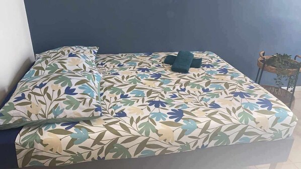 1 dormitorio, escritorio, wifi gratis y ropa de cama