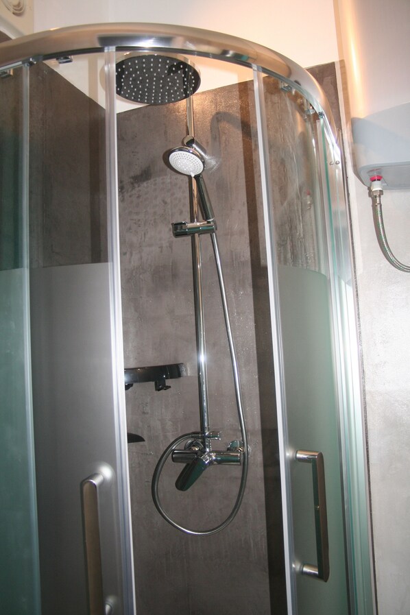 Shower, hair dryer, towels, toilet paper