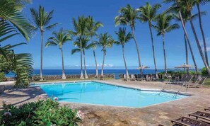 Utomhuspool och uppvärmd pool