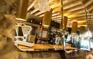 Bar en la azotea, con vista al jardín, abre todos los días