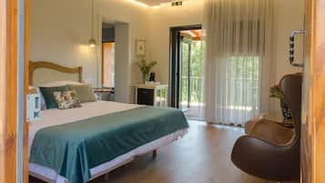 Premium Double Room | Minibar, laptop workspace, free WiFi, bed sheets