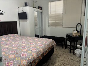 1 bedroom, desk, iron/ironing board, free WiFi