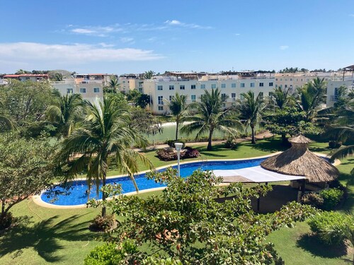 Depa Roof Garden/Jacuzzi 9 minutes from the beach! beautiful pool