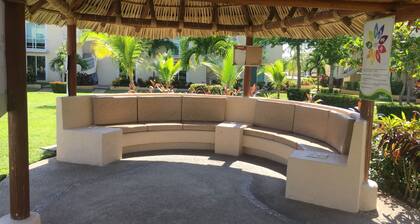 Depa Roof Garden/Jacuzzi 9 minutes from the beach! beautiful pool