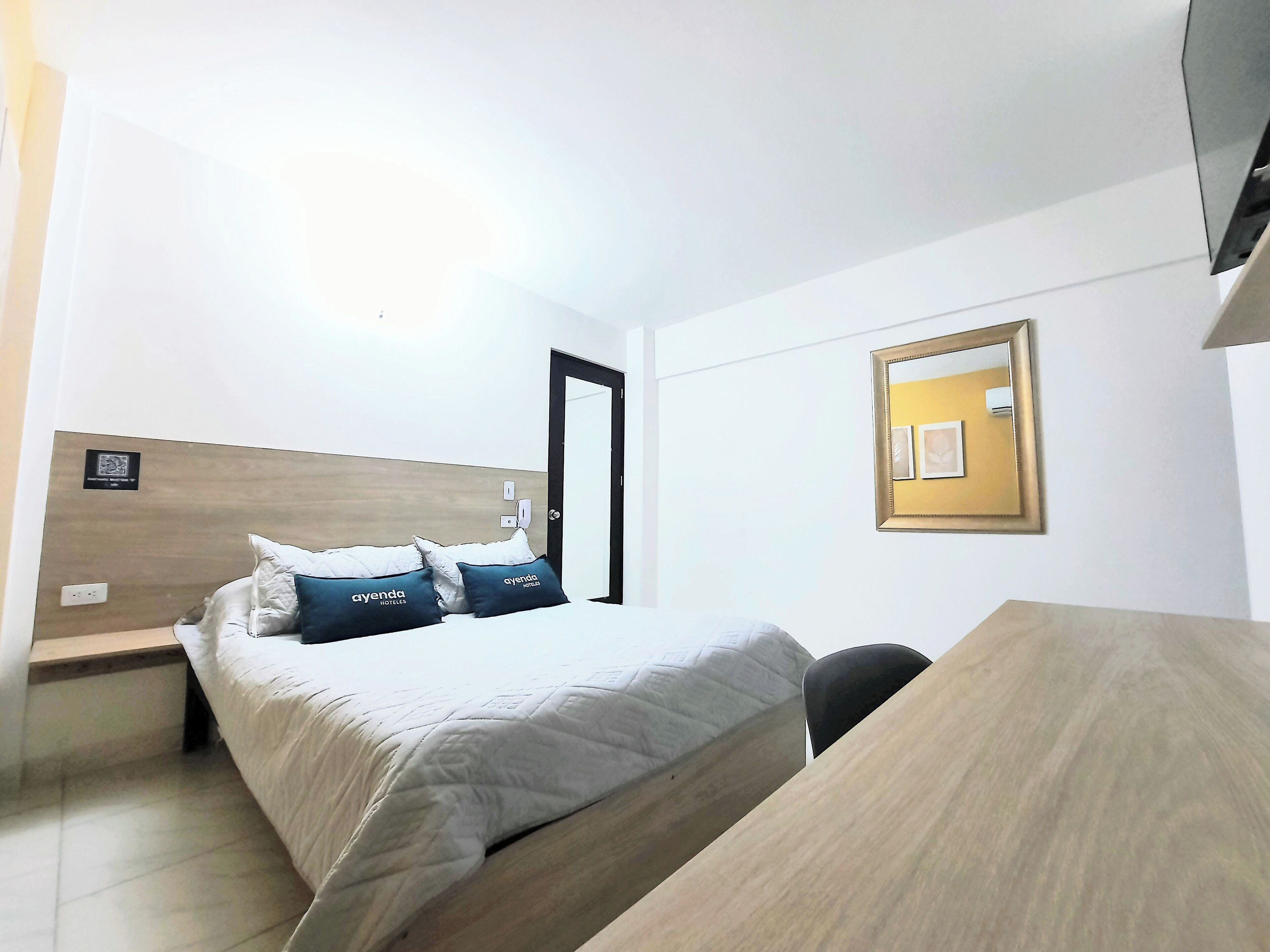 Quarto casal standard | Roupas de cama antialérgicas, Wi-Fi de cortesia, roupa de cama