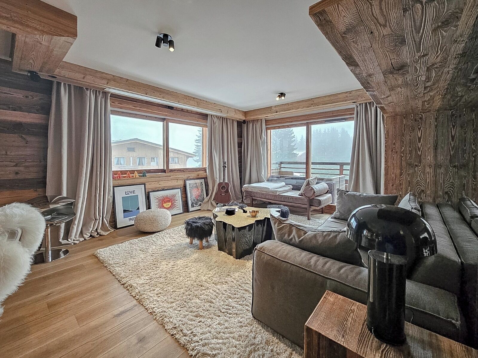 Smart-tv, videospelletjes, boeken en een filmbibliotheek