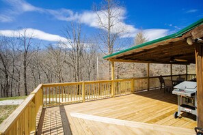 Property grounds - Relaxing, cozy cabin in the heart of the Red River Gorge! (Stanton)