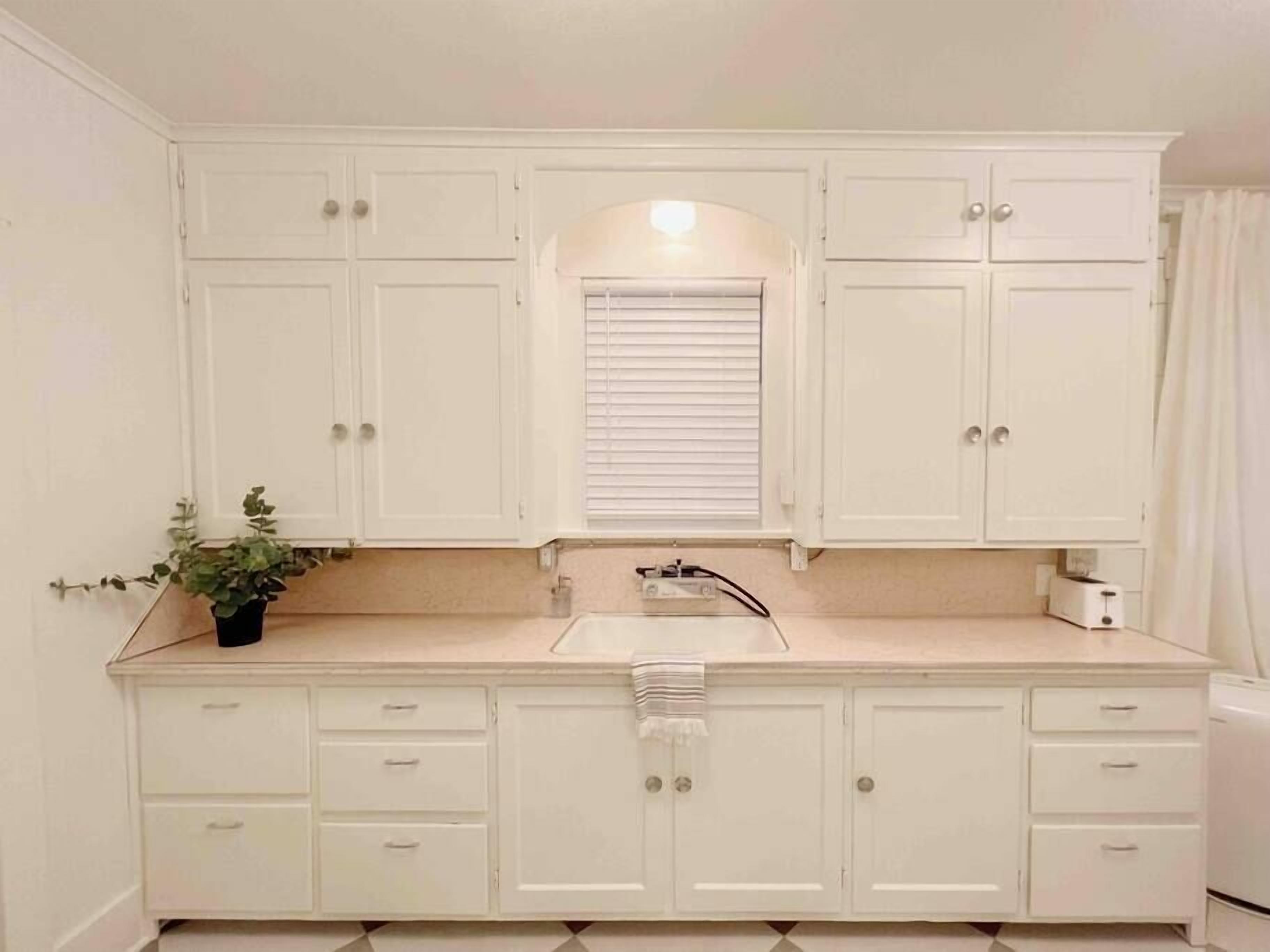 The 50s Inspired Home | 10min to Everett