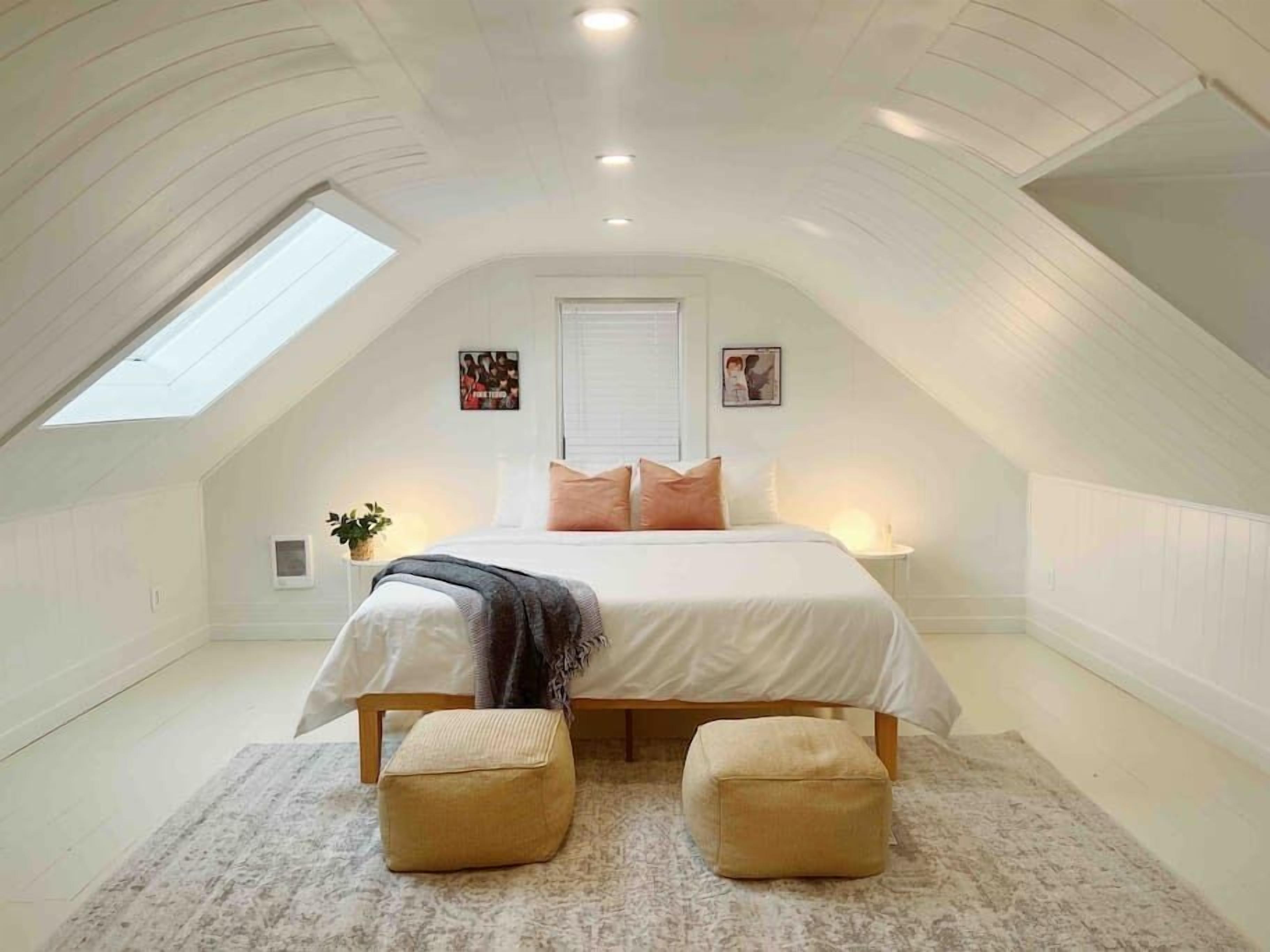 The 50s Inspired Home | 10min to Everett