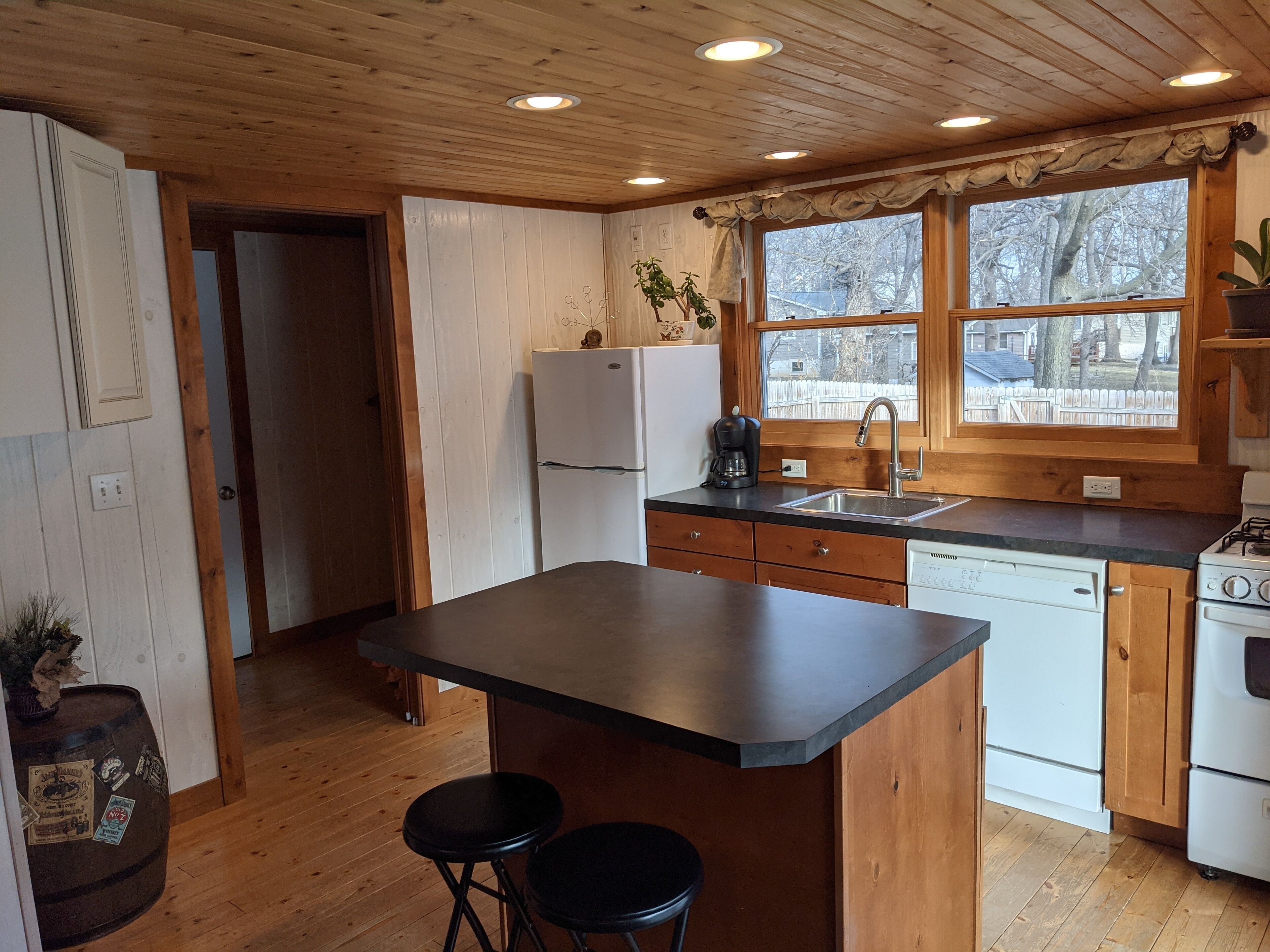 冰箱、微波炉、烤箱、炉灶