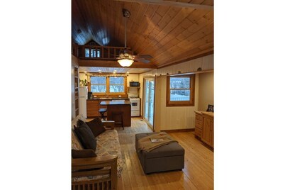 Arnolds Park Cabin with kayaks, bikes, and golf cart