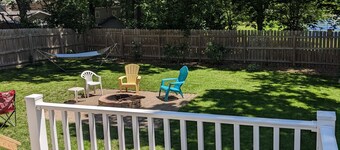 Arnolds Park Cabin with kayaks, bikes, and golf cart