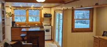 Arnolds Park Cabin with kayaks, bikes, and golf cart