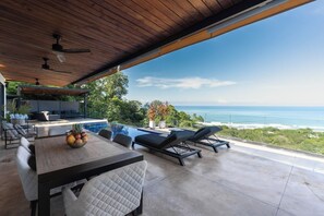Outdoor dining - Panoramic Ocean View Casa Anna with infinity Pool (Santa Teresa)