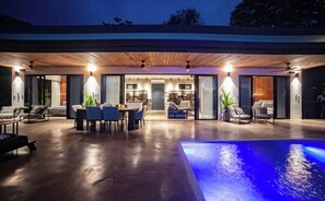 Outdoor dining - Panoramic Ocean View Casa Anna with infinity Pool (Santa Teresa)