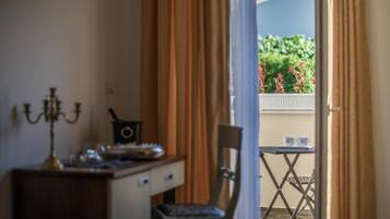 Deluxe Double Room | Terrace/patio