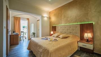 Minibar, wifi gratis y ropa de cama